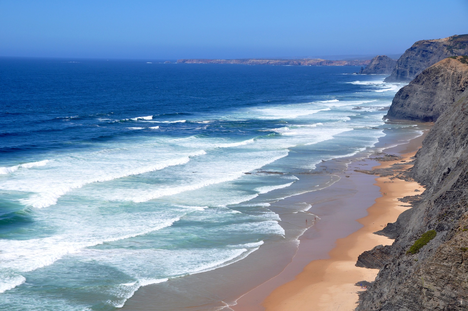 Pláž na západním pobřeží Algarve Portugalsko - Atlantik