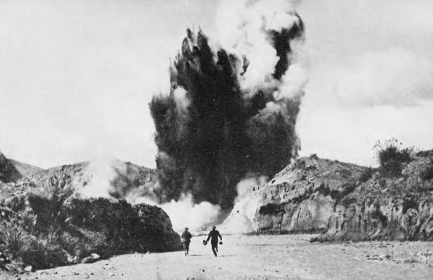 Erupce gejzíru Waimangu na dobové fotografii